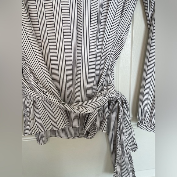 Ann Taylor black and white striped blouse small - Picture 4 of 8